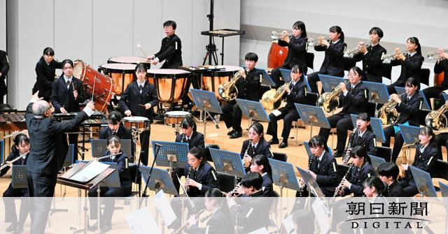 「高校の部」始まる　全日本吹奏楽コンクール、全国の30団体が熱演：朝日新聞デジタル